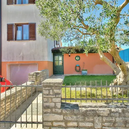 House With Degy Apartment